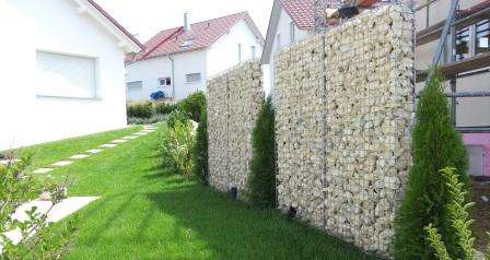 красивые украшения камнями дачного участка