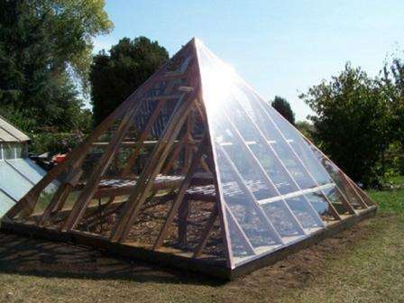 Теплица в виде пирамиды